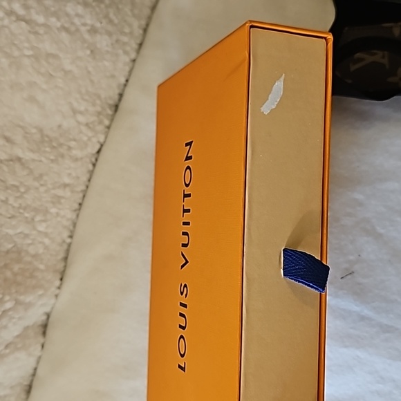 Louis Vuitton face mask - Picture 8 of 8